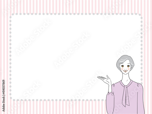 案内するシニア女性
