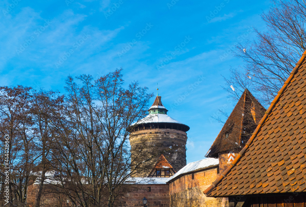 Stadtmauer und Spittlertorturm Nürnberg Winter
