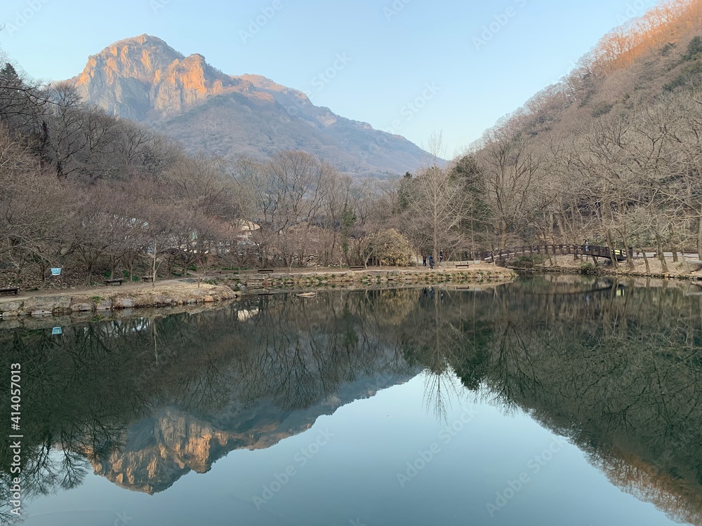 Obraz premium reflection in the lake