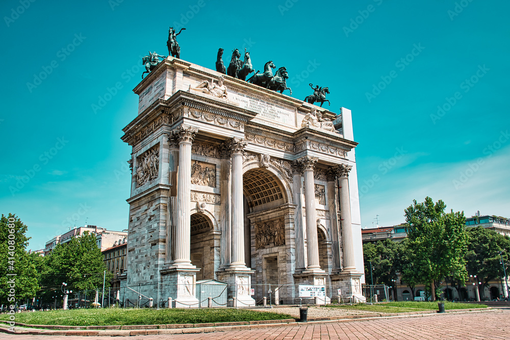 Porta Sempione is a city gate of Milan. The gate is marked by a landmark triumphal arch called Arco della Pace , Arch of Peace