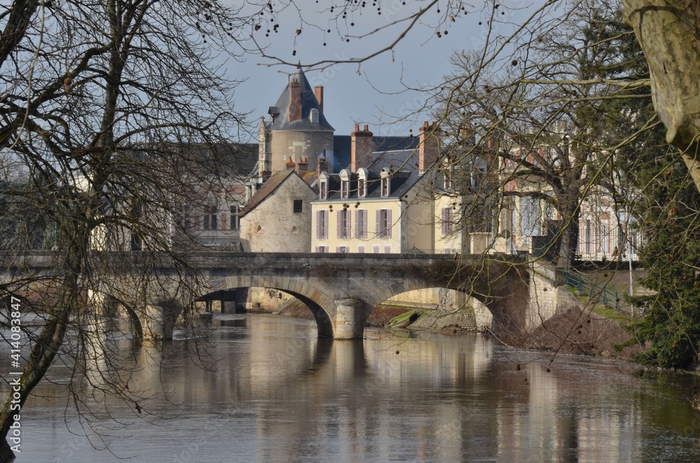 Romorantin-Lanthenay, vieux pont sur la Sauldre et tour Jacquemart, Loir et Cher, France