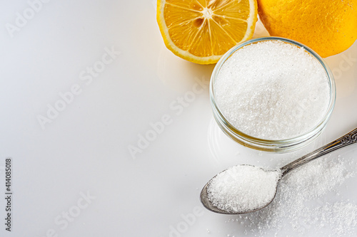 Cuadro en lienzo citric acid on a white acrylic background
