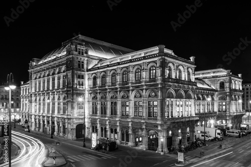 Photo of the Vienna Opera House in Austria. © Bettina