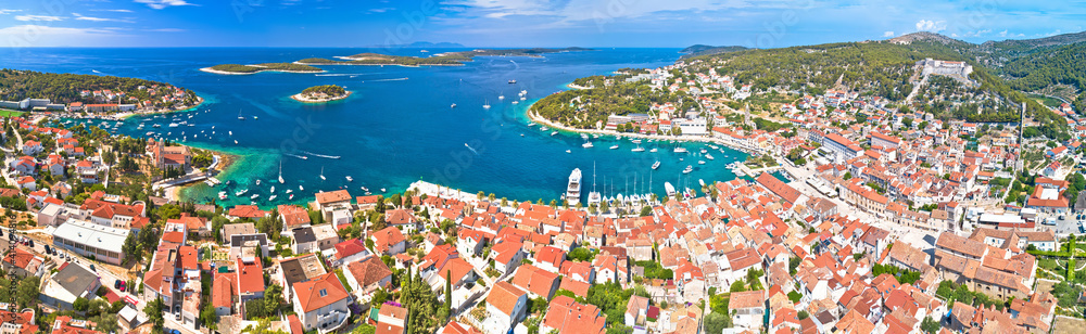 Obraz premium Town of Hvar aerial panoramic view