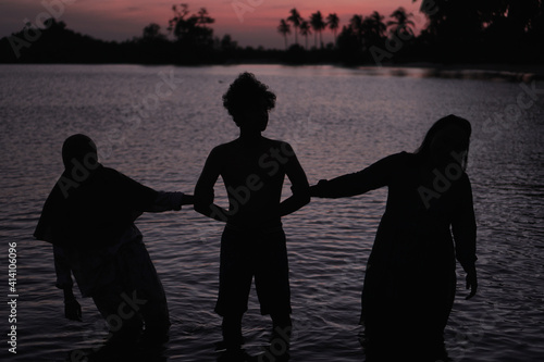 Hold my hand don’t go away in silhouette 