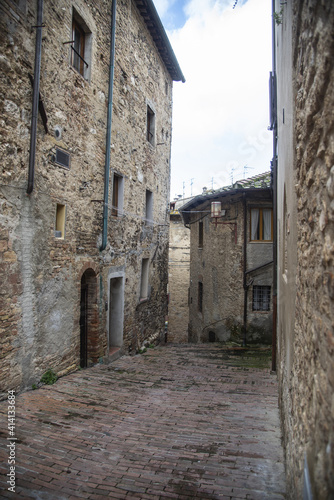 Fototapeta Naklejka Na Ścianę i Meble -  Vicolo di San Gimignano
