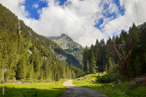 Bellissimo panorama dal sentiero che porta al rifugio segantini nella val Nambrone in Trentino, viaggi e paesaggi in Italia