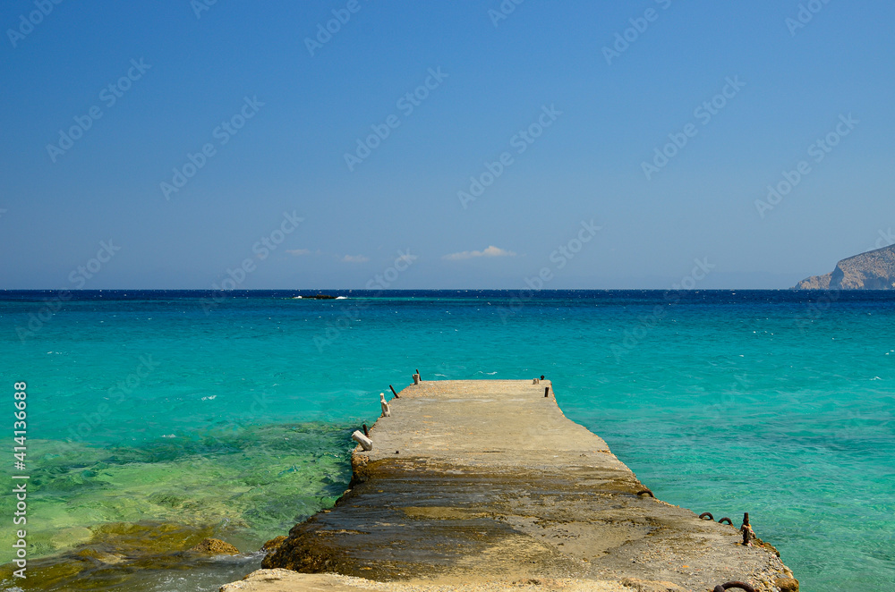 Fototapeta premium Road to turquoise cycladic water