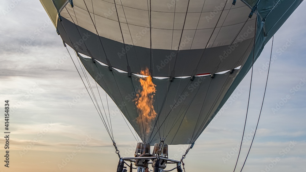 Obraz premium Balloon, close picture, flight to the sky