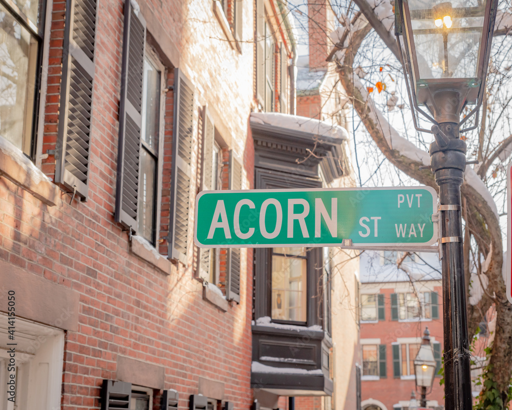 Obraz premium A street sign for historic Acorn St in Boston