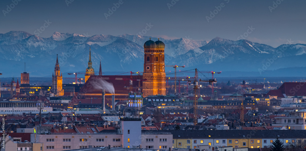 Obraz premium Munich city skyline aerial view at night, marienplatz square church frauenkirch, alps montains.