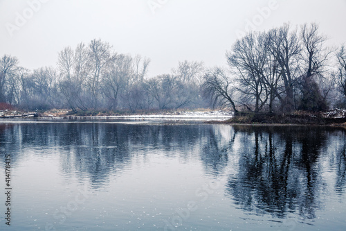 Schilderij op canvas Winter view on the grand river