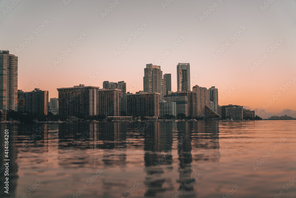 Fototapeta premium sunrise reflections buildings sky orange sunset miami florida usa sea
