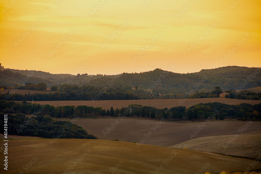 Fototapeta premium landscape with hills in Tuscany, Italy in autumn at sundown