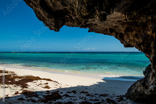 Foto Hidden Cave and Beach, Middle Caicos, Turks and Caicos Islands, Caribbean