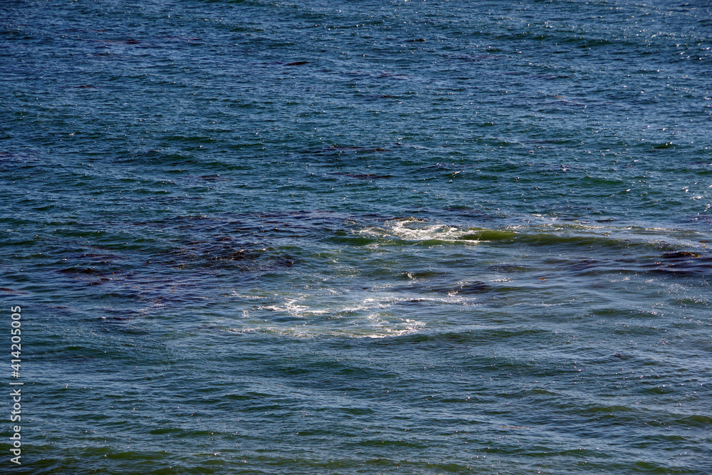 Obraz premium High angle view of blue Pacific ocean water near the beach