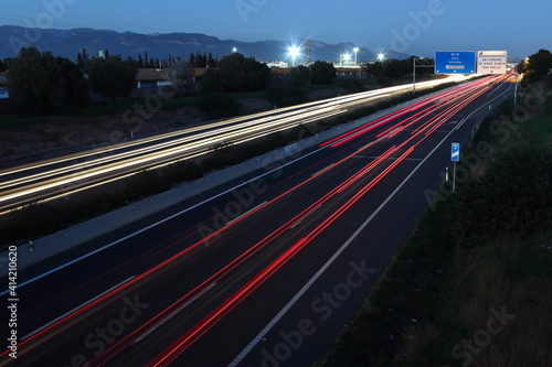 Circulaci  n de coches en autopista