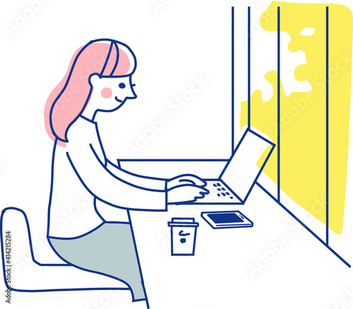 カフェでパソコン作業をする女性