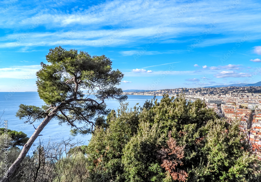 Panorama depuis la colline du château de Nice sur la Baie des anges