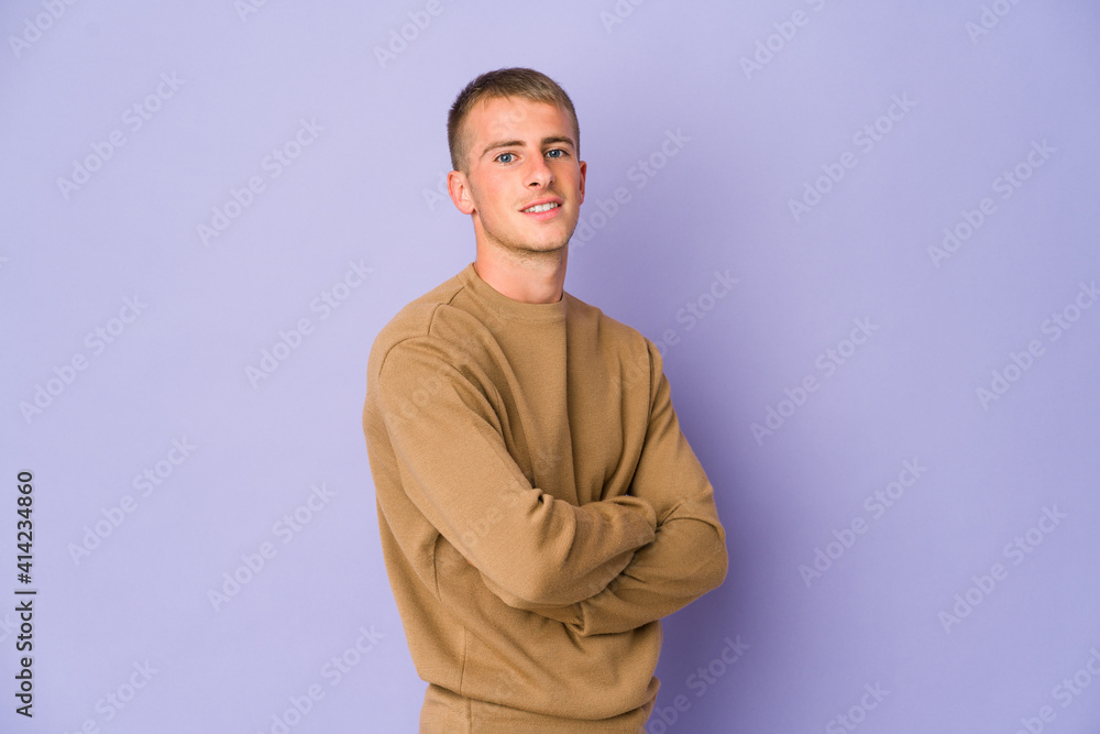 Obraz premium Young caucasian handsome man who feels confident, crossing arms with determination.
