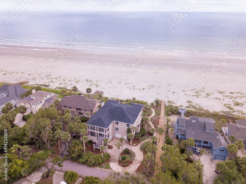 Εκτύπωση καμβά Aerial view of large luxury home on the beach and the ocean.