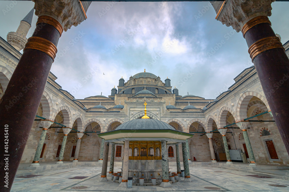 Fototapeta premium Beyazit Mosque in Istanbul