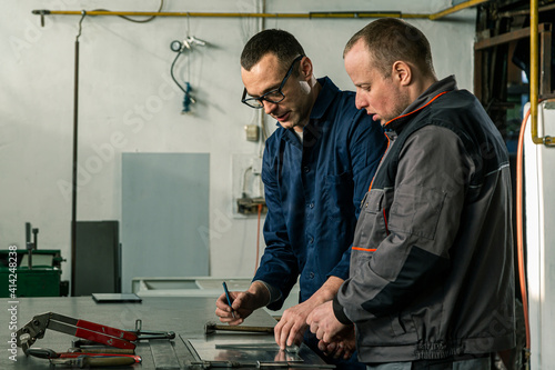 Photos A tinsmith and his fellow colleague engineer