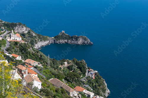 Fototapeta Naklejka Na Ścianę i Meble -  Rocky shore in world famous Amalfi coast. Campania, Italy.
