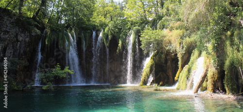 Fototapeta Naklejka Na Ścianę i Meble -  Cascata nel Parco Nazionale di Plitvice in Croazia