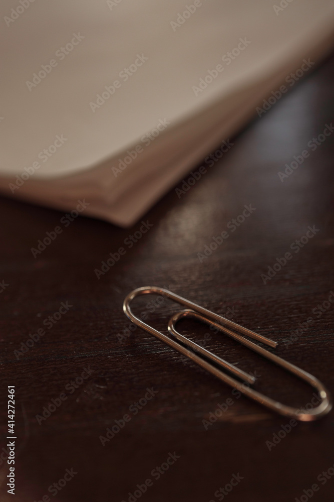 曲がったクリップ