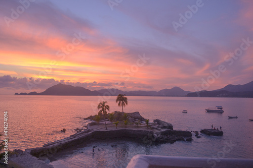 Atardecer en la playa photo