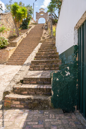 Fototapeta Naklejka Na Ścianę i Meble -  les jolis escaliers de la Calle 8 de Monguí, Boyacá, Colombie