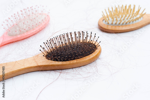 Hairs loss fall in combs