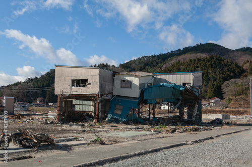 東日本大震災によって被害を受けた建物の写真　2011年12月10日撮影 宮城県気仙沼市 © Genza