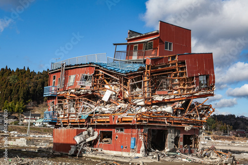 東日本大震災によって被害を受けた建物の写真　2011年12月10日撮影 宮城県気仙沼市