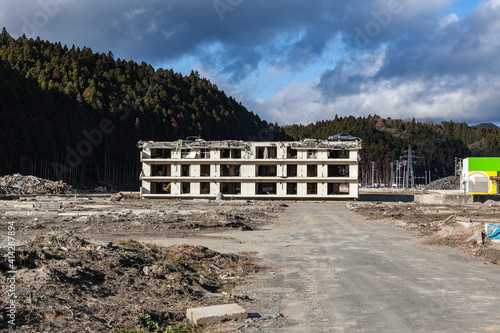 東日本大震災によって被害を受けた建物の写真　2011年12月10日撮影 岩手県陸前高田市気仙町