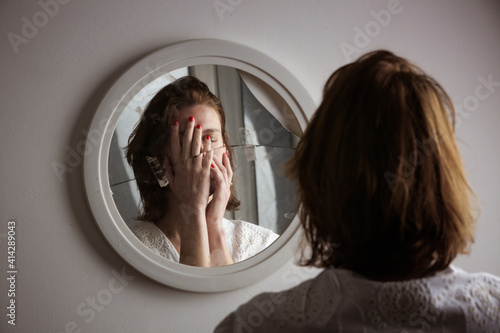 Принти на полотні Reflection of a woman's face in broken mirror
