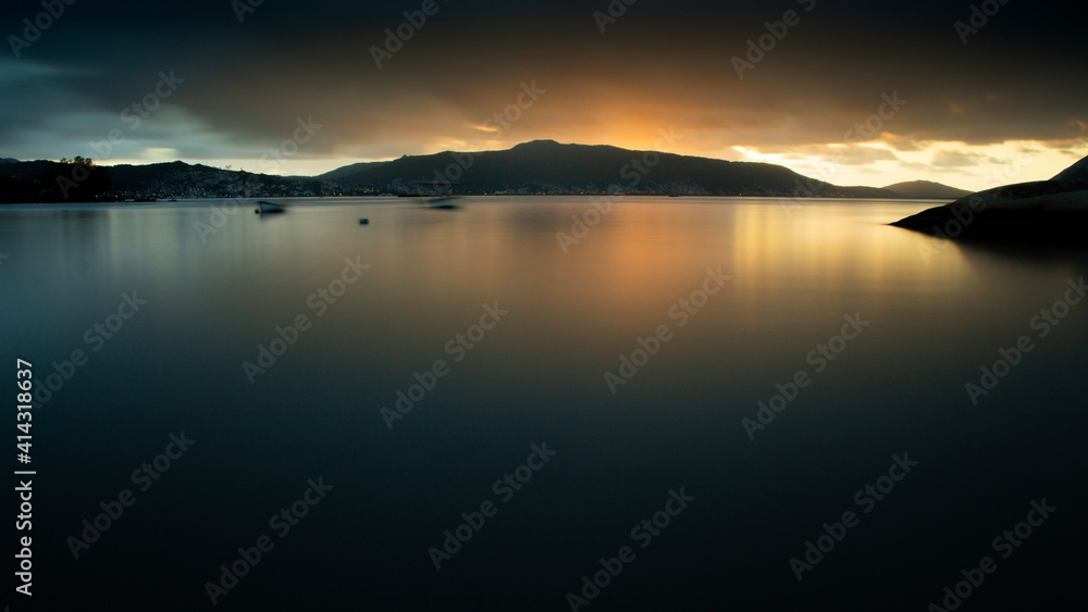 Fototapeta premium sunrise over the lake