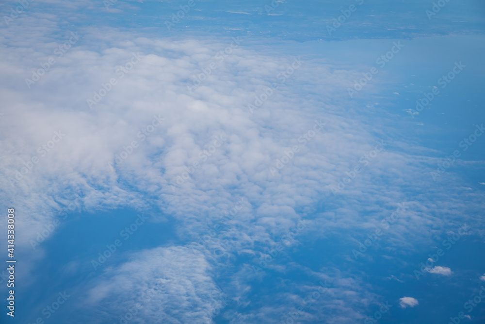 Obraz premium Capturing the fluffy white clouds and the blue sky