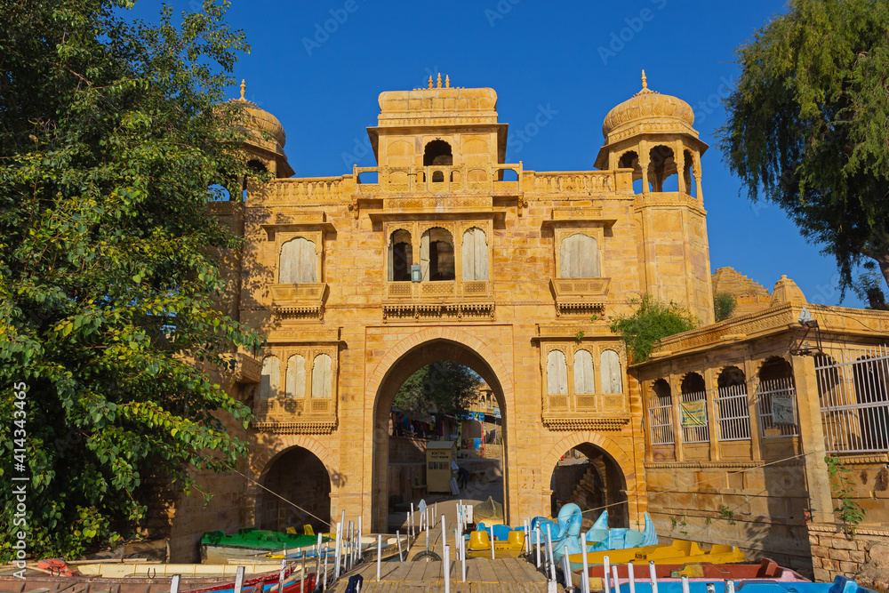 Obraz premium Gadisar Lake entrance gate, Jaisalmer, Rajasthan, India.