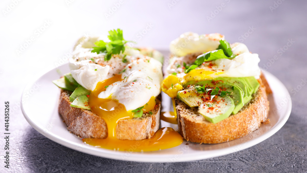 sandwich toast with avocado and poached egg