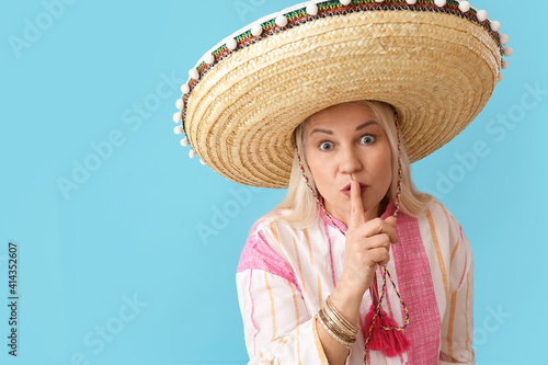 Mature Mexican woman in som...