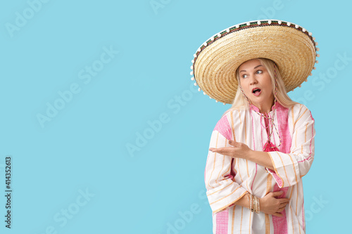 Mature Mexican woman in som...