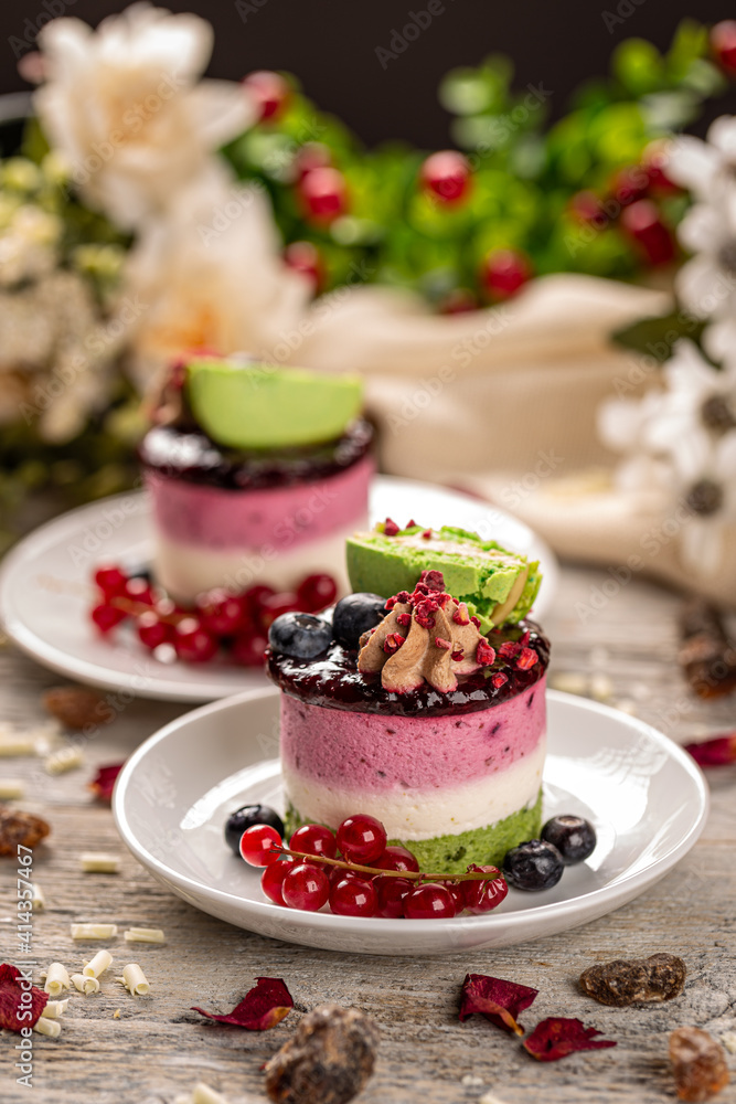 Three coloured mini round layer cake Three coloured mini round layer cake