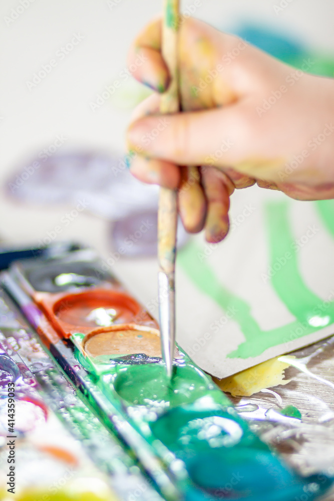 Obraz premium Little girl using watercolour at home during the pandemic lockdown
