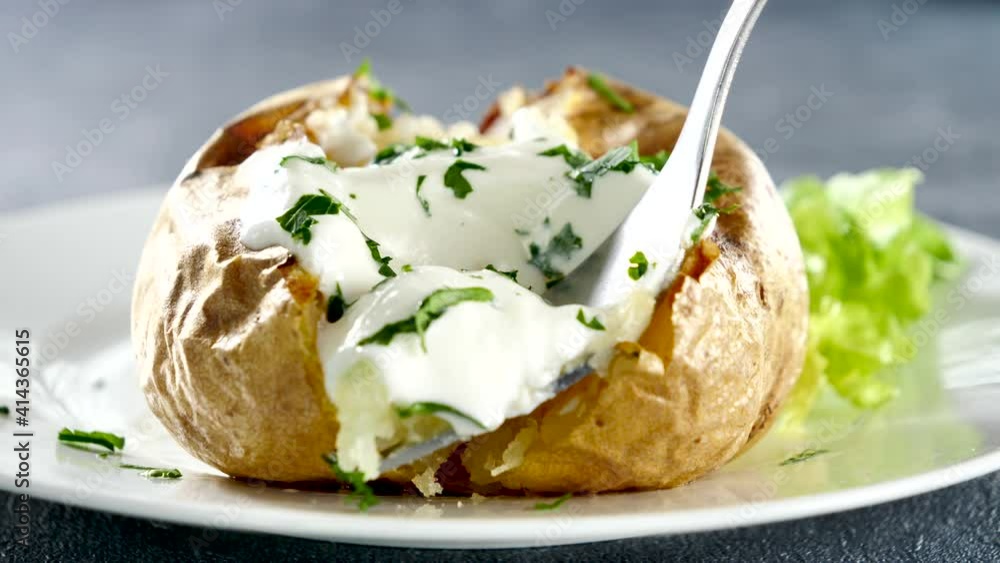 baked potato with cream and herbs baked potato with cream and herbs