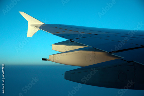Flugzeug Tragfläche vom Fenster