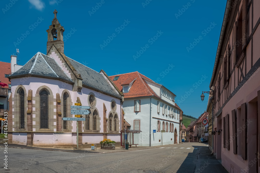 Kirche an der elsässischen Weinstrasse in St Hippolyte