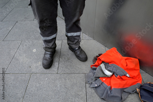 Fireproof uniform to work under dangerous conditions