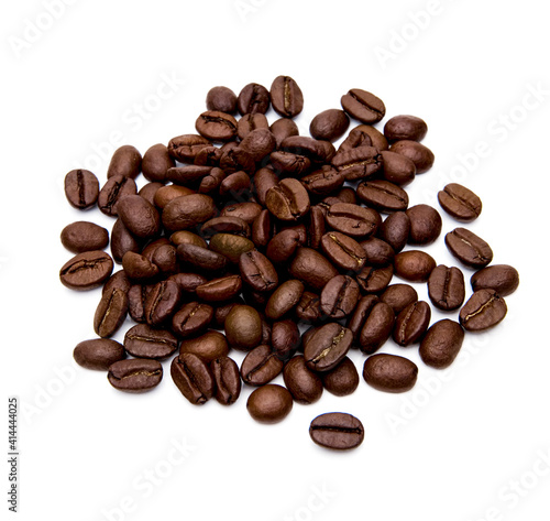 Kaffeebohnen auf weissem Hintergrund